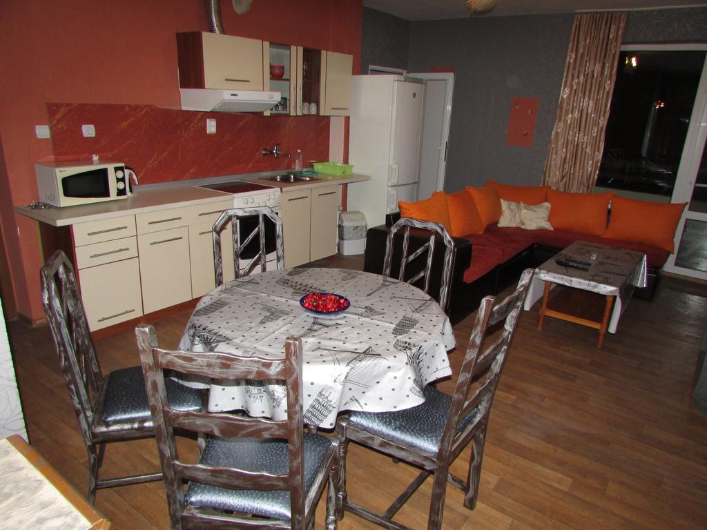 Morska Zvezda Guest House Pomorie Habitación foto